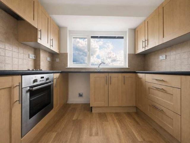2 bed flat for sale
