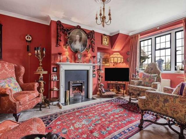 2 bed flat for sale