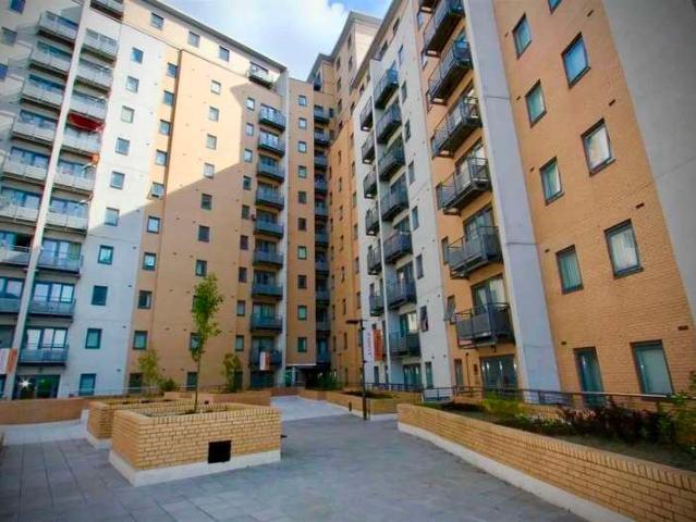 2 bed flat for sale