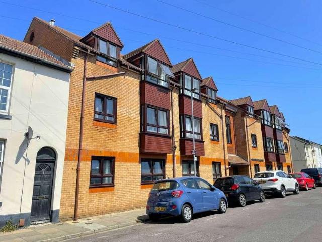 2 bed flat for sale