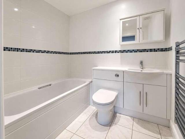 2 bed flat for sale