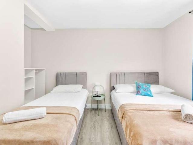 2 bed flat for sale
