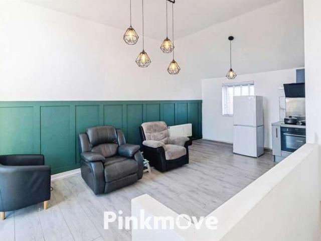 2 bed flat for sale