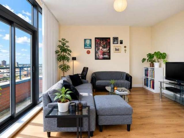 2 bed flat for sale