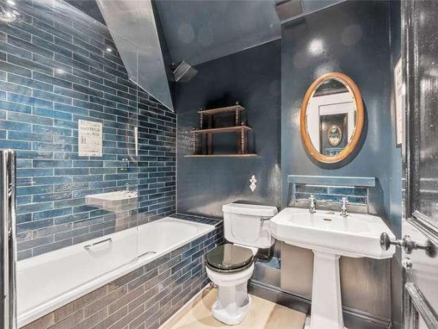 2 bed flat for sale