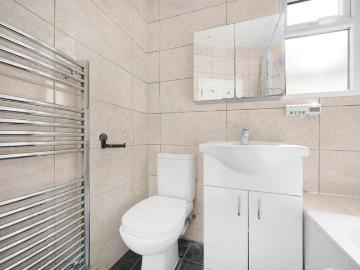 2 bed flat for sale