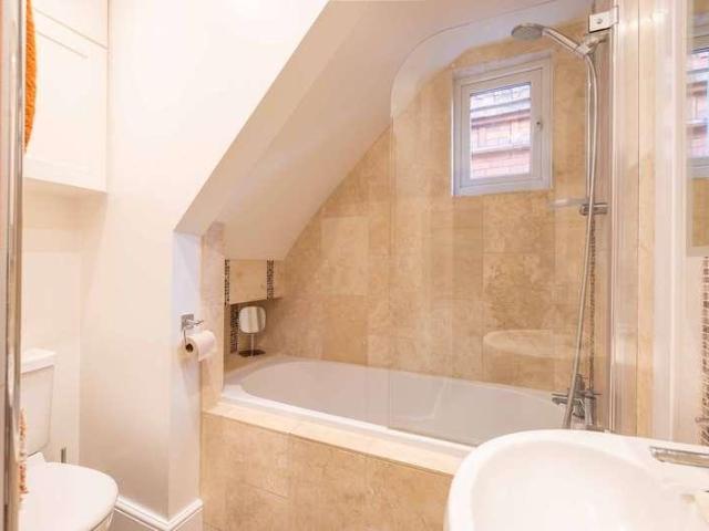 2 bed flat for sale