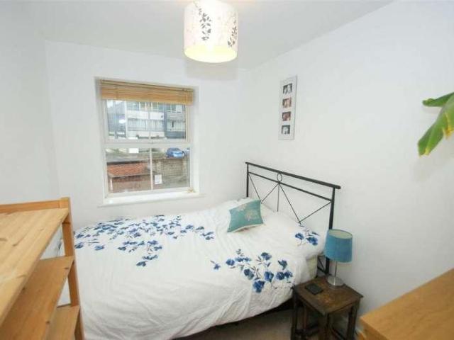 2 bed flat for sale