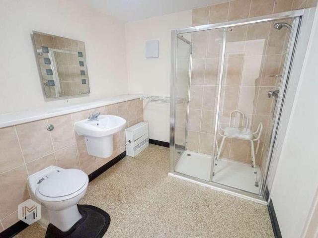 2 bed flat for sale