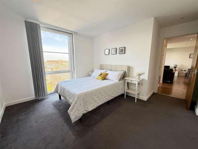 2 bed flat for sale