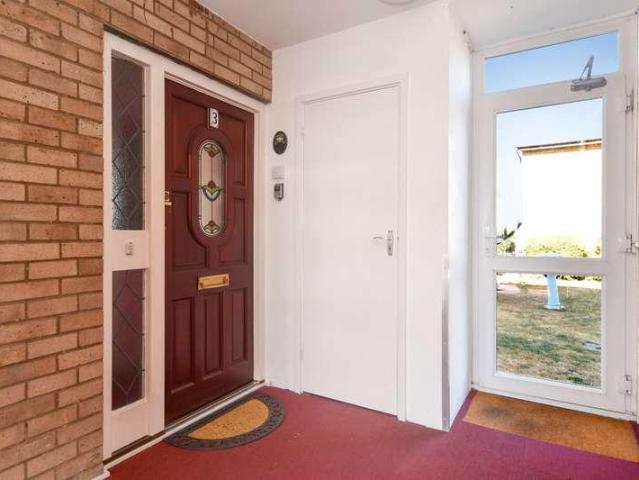 2 bed flat for sale