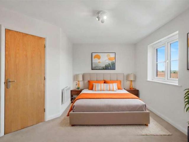 2 bed flat for sale