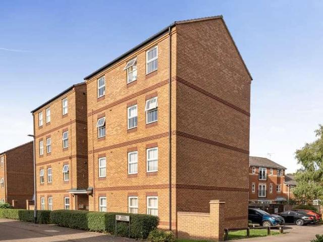 2 bed flat for sale