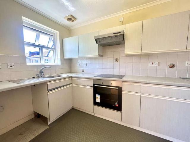 2 bed flat for sale