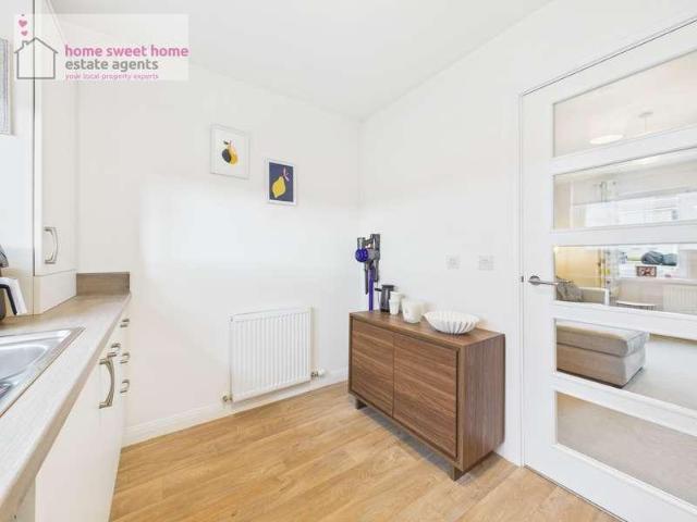 2 bed flat for sale