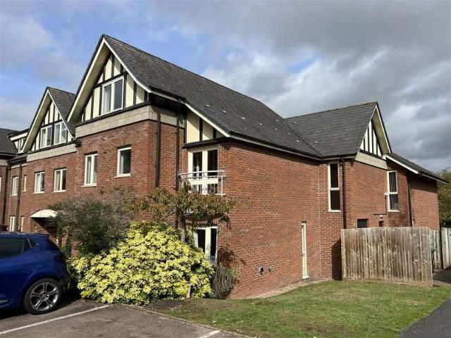 2 bed flat for sale