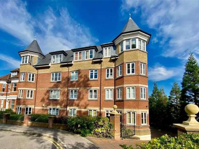 2 bed flat for sale