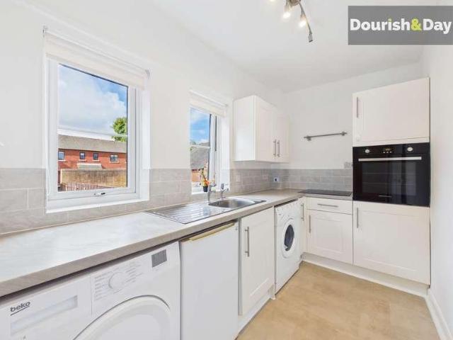2 bed flat for sale