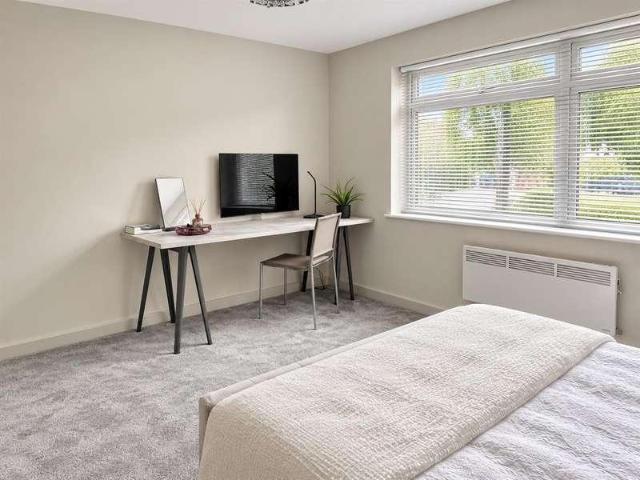 2 bed flat for sale