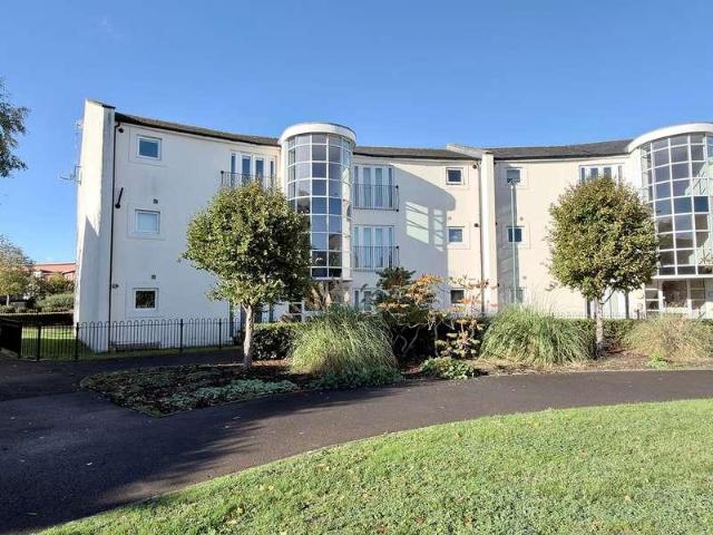 2 bed flat for sale