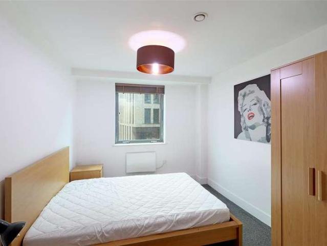 2 bed flat for sale