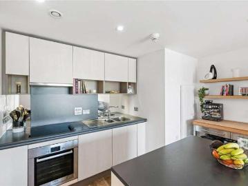 2 bed flat for sale