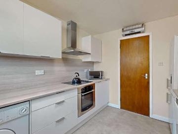 2 bed flat for sale