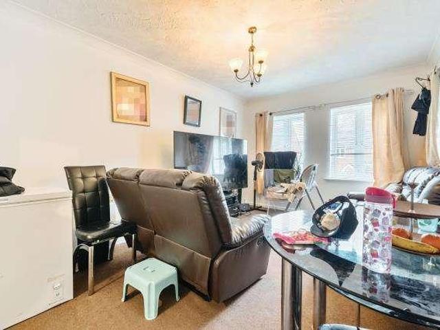 2 bed flat for sale