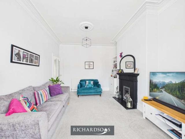 2 bed flat for sale