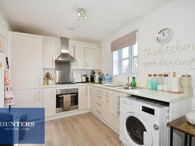 2 bed flat for sale