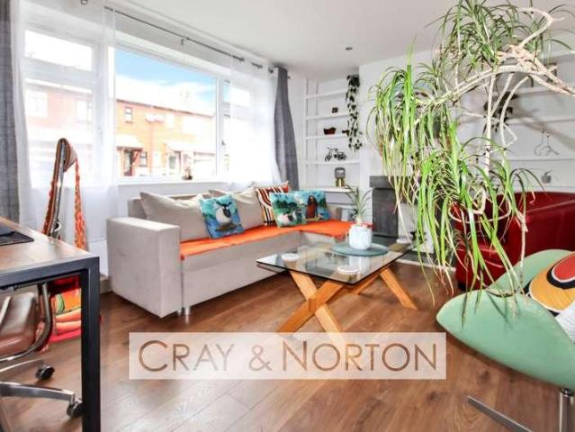 2 bed flat for sale