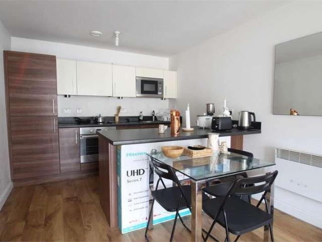 2 bed flat for sale