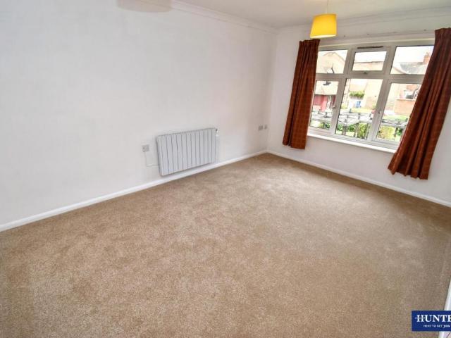 2 bed flat for sale
