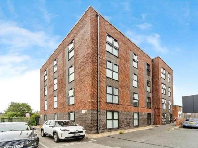2 bed flat for sale