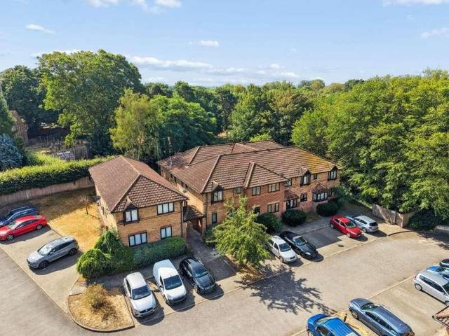 2 bed flat for sale
