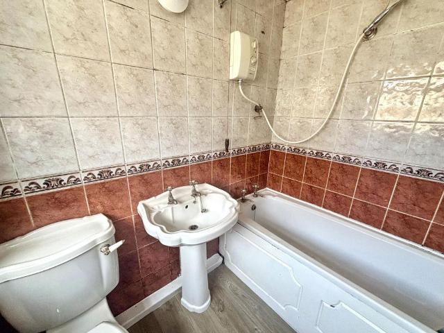 2 bed flat for sale
