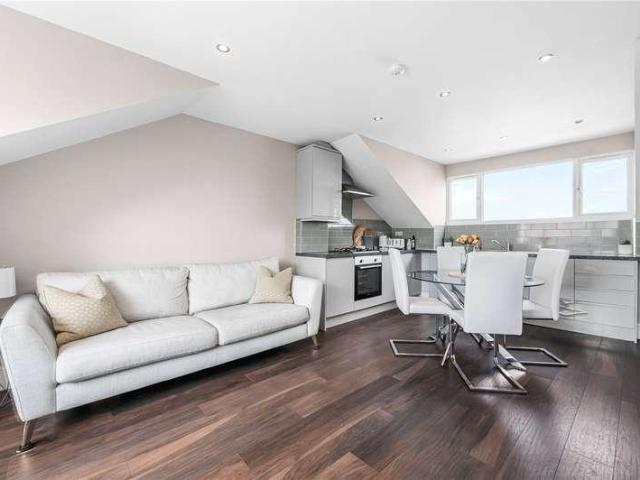 2 bed flat for sale