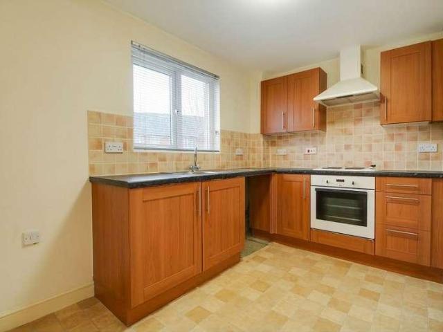 2 bed flat for sale