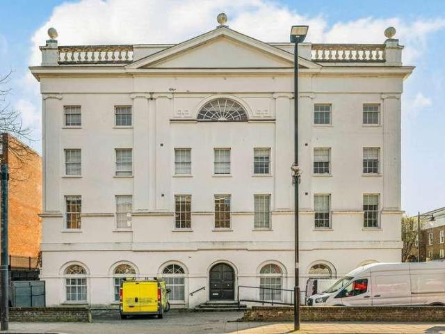 2 bed flat for sale