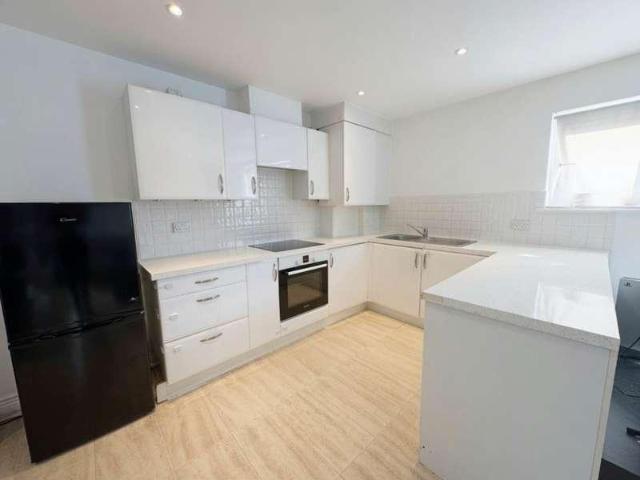 2 bed flat for sale