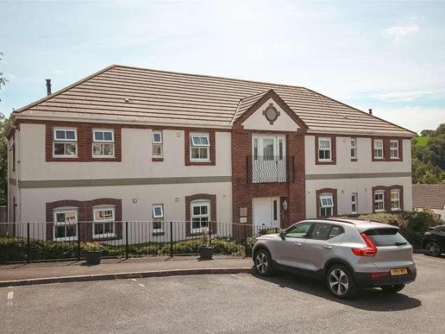 2 bed flat for sale