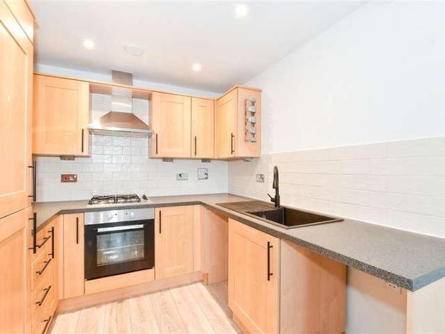 2 bed flat for sale