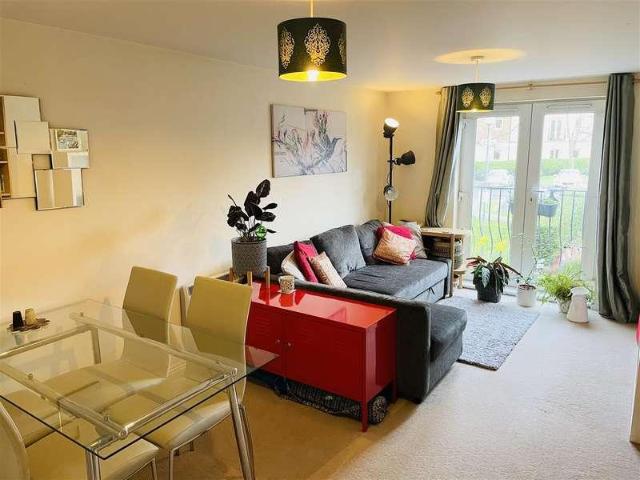 2 bed flat for sale