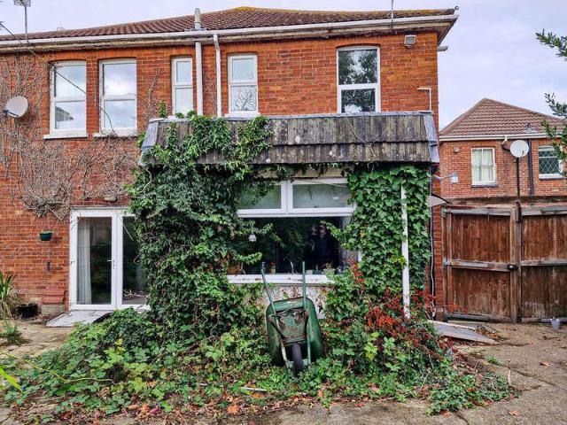 2 bed flat for sale