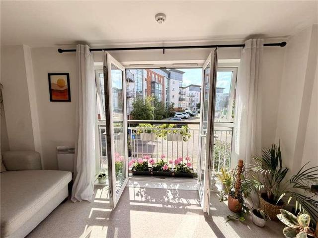 2 bed flat for sale