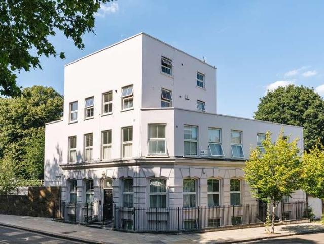 2 bed flat for sale