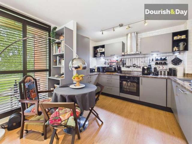 2 bed flat for sale