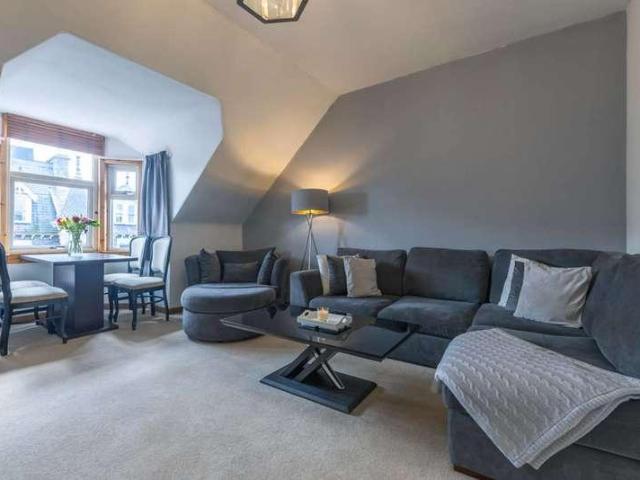 2 bed flat for sale