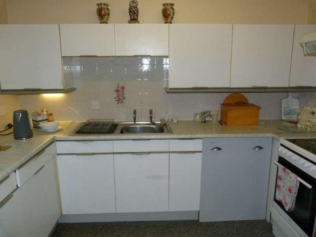 2 bed flat for sale