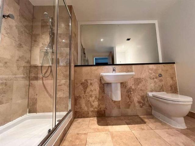 2 bed flat for sale